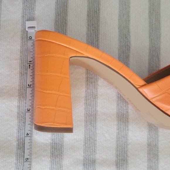 The Drop Block Heeled Mule - Picture 9 of 12